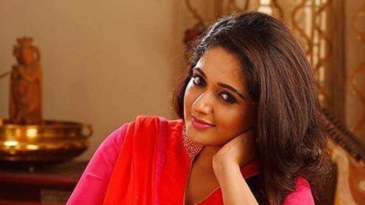 Kavya Madhavan : സാക്ഷികൾ പറഞ്ഞ ആ മാഡം കാവ്യയോ? കാവ്യ മാധവനെ ഉടൻ ചോദ്യം ചെയ്യും Kavya Madhavan : സാക്ഷികൾ പറഞ്ഞ ആ മാഡം കാവ്യയോ? കാവ്യ മാധവനെ ഉടൻ ചോദ്യം ചെയ്യും