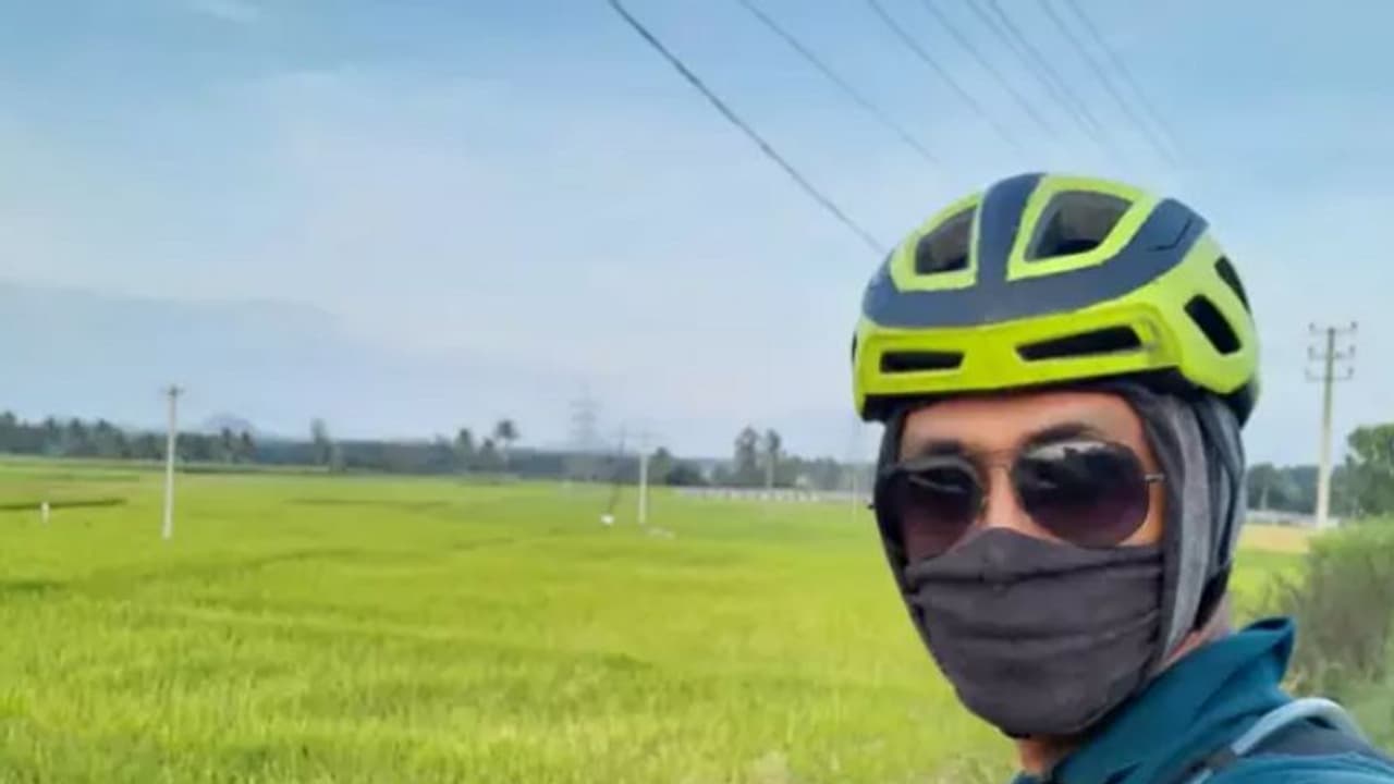 मां से मिलने के लिए 550 किमी साइकिल चलाकर पहुंचा बेटा, 2 बार पंचर झेलकर भी कर दिया जंगल पार मां से मिलने के लिए 550 किमी साइकिल चलाकर पहुंचा बेटा, 2 बार पंचर झेलकर भी कर दिया जंगल पार