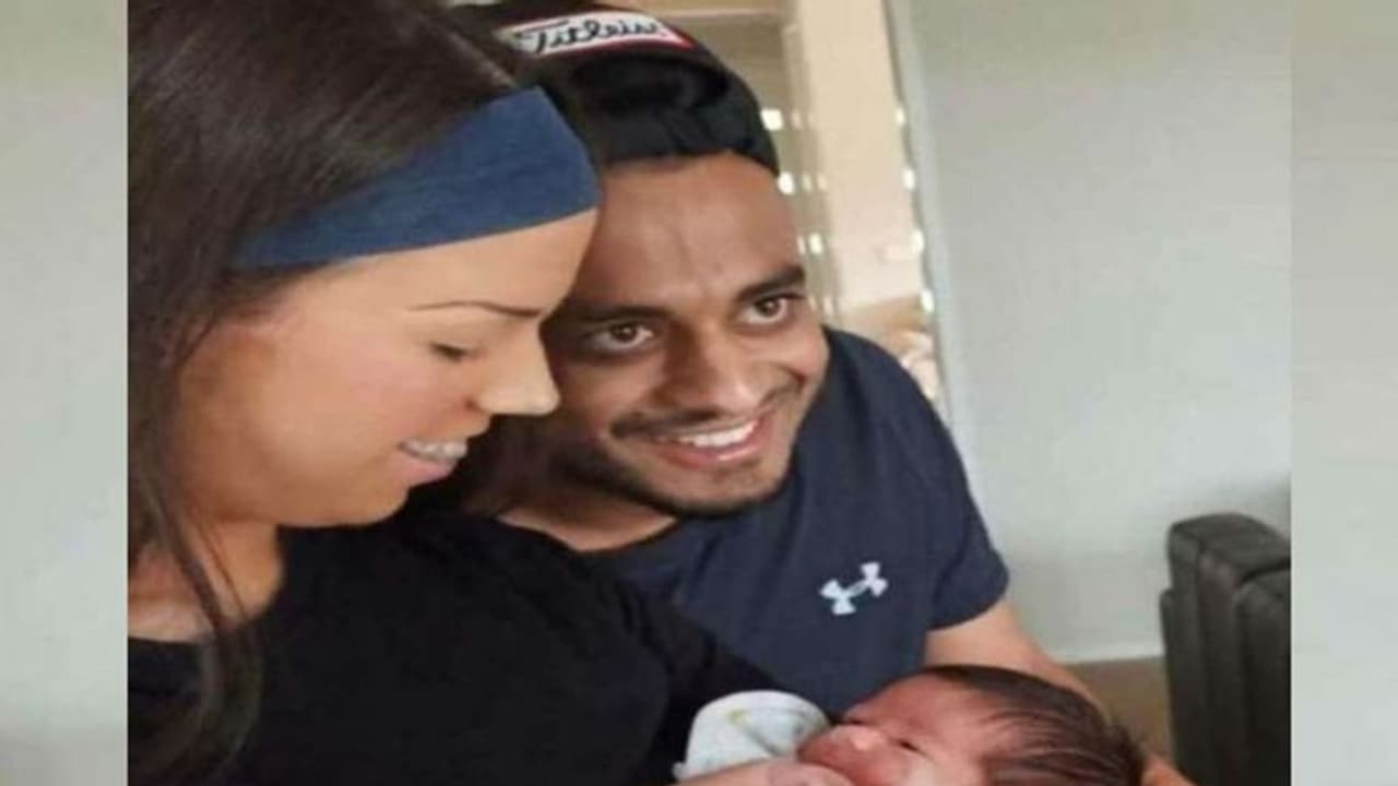 किसी के साथ ऐसा ना हो: विदेश की धरती पर पत्नी और 19 दिन की बेटी के साथ पति की मौत, तबाह पूरा परिवार किसी के साथ ऐसा ना हो: विदेश की धरती पर पत्नी और 19 दिन की बेटी के साथ पति की मौत, तबाह पूरा परिवार