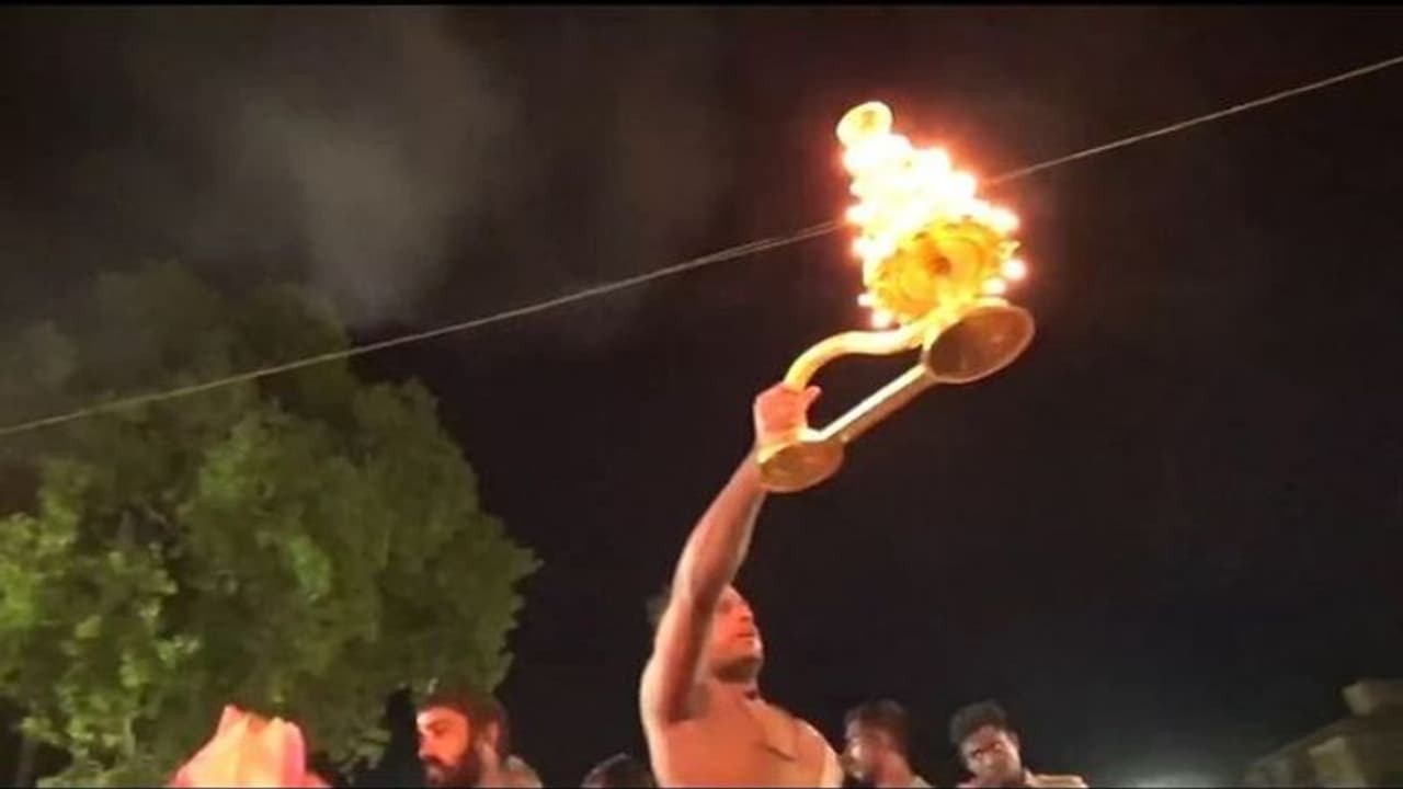 ದಲಿತರಿಂದ ಪೂಜೆ: ಸಾಕ್ಷಿ ಹೇಳಿದಕ್ಕೆ 3 ಲಕ್ಷ ದಂಡ..!