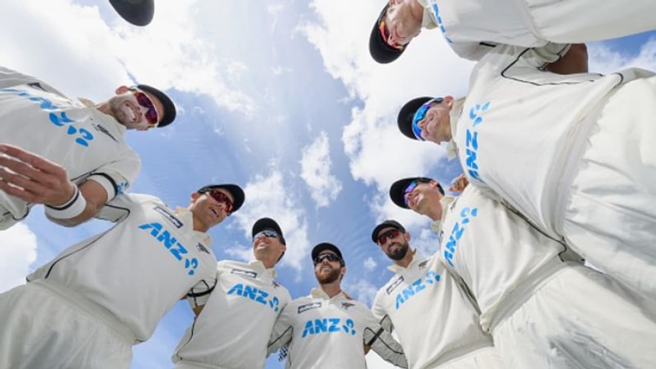 പാകിസ്ഥാനെതിരെ ആദ്യ ടെസ്റ്റില് ത്രസിപ്പിക്കുന്ന ജയവുമായി ന്യൂസിലന്ഡ്; ഒന്നാം റാങ്കിനടുത്ത് പാകിസ്ഥാനെതിരെ ആദ്യ ടെസ്റ്റില് ത്രസിപ്പിക്കുന്ന ജയവുമായി ന്യൂസിലന്ഡ്; ഒന്നാം റാങ്കിനടുത്ത്