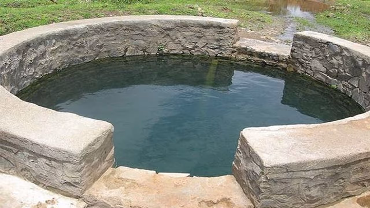 ಕಲಬುರಗಿ: ಸಾಲದ ಬಾಧೆ ತಾಳಲಾರದೆ ಬಾವಿಗೆ ಹಾರಿ ಪ್ರಾಣಬಿಟ್ಟ ಅನ್ನದಾತ ಕಲಬುರಗಿ: ಸಾಲದ ಬಾಧೆ ತಾಳಲಾರದೆ ಬಾವಿಗೆ ಹಾರಿ ಪ್ರಾಣಬಿಟ್ಟ ಅನ್ನದಾತ