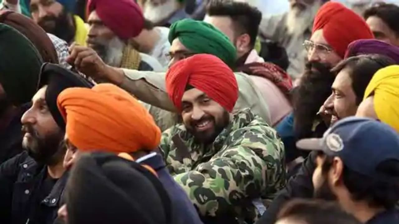 দিল্লির রাস্তায় বসে প্রতিবাদ কৃষকদের, শীতের হাত থেকে বাঁচাতে এক কোটির সাহায্য দিলজিৎ এর দিল্লির রাস্তায় বসে প্রতিবাদ কৃষকদের, শীতের হাত থেকে বাঁচাতে এক কোটির সাহায্য দিলজিৎ এর