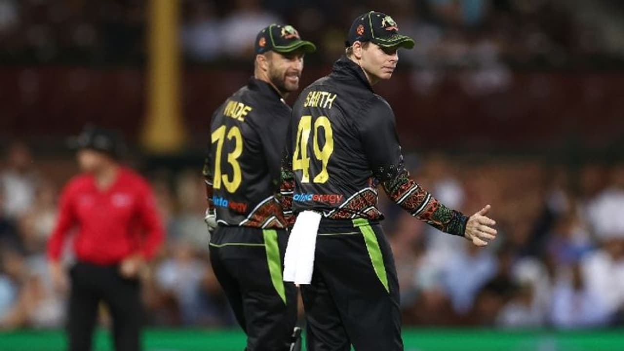 എനിക്ക് അദ്ദേഹത്തിന്റെ വേഗമില്ല; ചിരിയോടെ ധോണിയുടെ സ്റ്റംപിങ് ഓര്ത്തെടുത്ത് വെയ്ഡ് രസകരമായ വീഡിയോ കാണാം എനിക്ക് അദ്ദേഹത്തിന്റെ വേഗമില്ല; ചിരിയോടെ ധോണിയുടെ സ്റ്റംപിങ് ഓര്ത്തെടുത്ത് വെയ്ഡ് രസകരമായ വീഡിയോ കാണാം