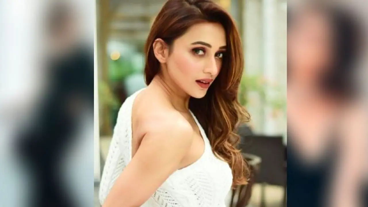 গোপনে কি প্রেম করছেন মিমি, কেমন পুরুষ পছন্দ সটান জানিয়ে দিলেন সাংসদ অভিনেত্রী