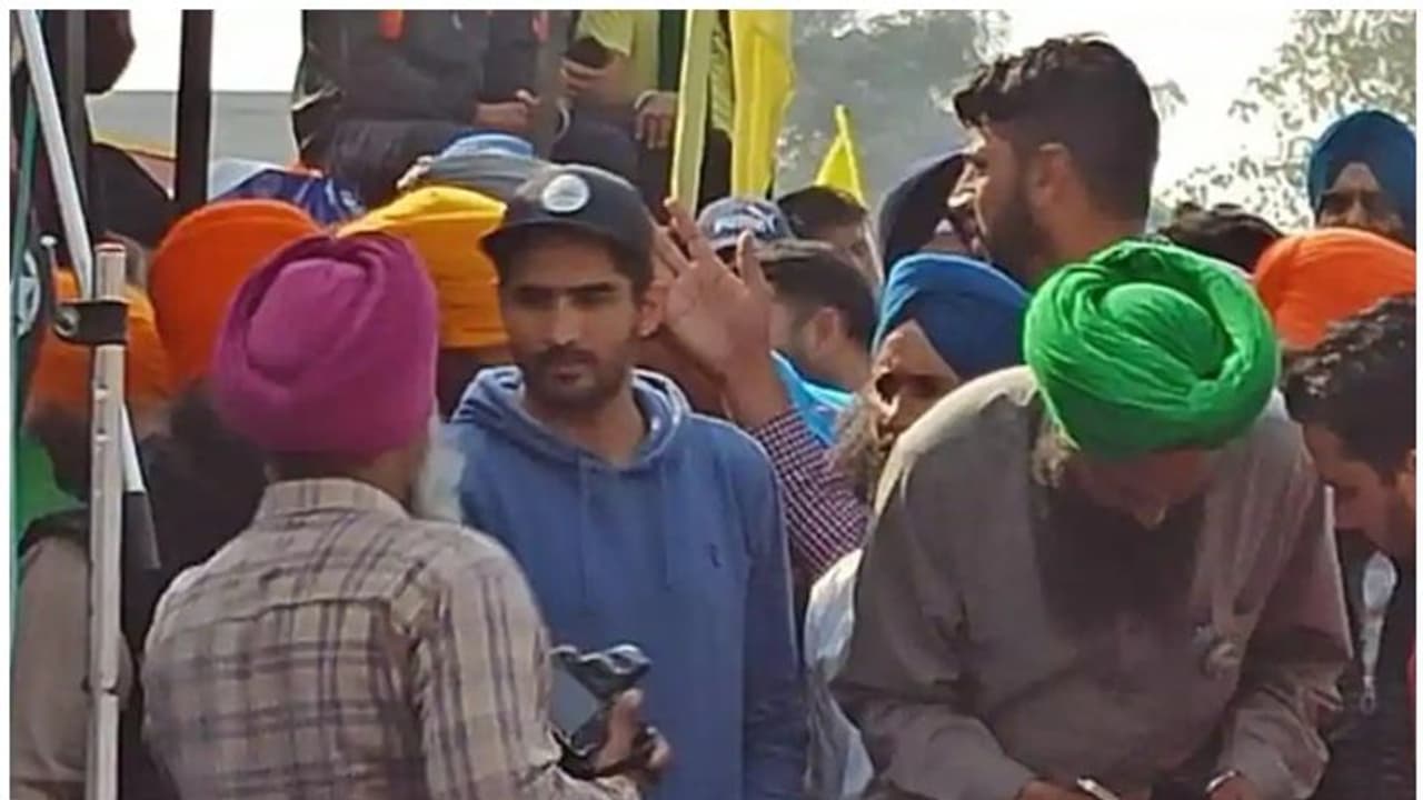 കർഷകരുടെ ആവശ്യം പരിഗണിച്ചില്ലെങ്കിൽ ഖേൽരത്ന തിരിച്ച് നൽകും: വിജേന്ദർ സിംഗ് കർഷകരുടെ ആവശ്യം പരിഗണിച്ചില്ലെങ്കിൽ ഖേൽരത്ന തിരിച്ച് നൽകും: വിജേന്ദർ സിംഗ്