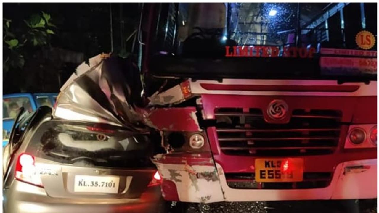 കോട്ടയത്ത് രണ്ടിടത്ത് വാഹനാപകടം; രണ്ട് പേർ മരിച്ചു കോട്ടയത്ത് രണ്ടിടത്ത് വാഹനാപകടം; രണ്ട് പേർ മരിച്ചു