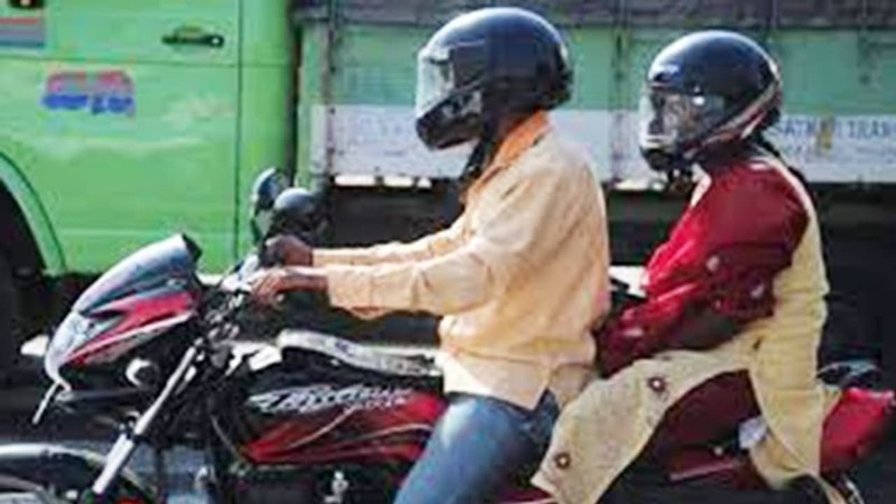 Kolkata police to enforce 'no helmet, no fuel' rule from December 8 Kolkata police to enforce 'no helmet, no fuel' rule from December 8