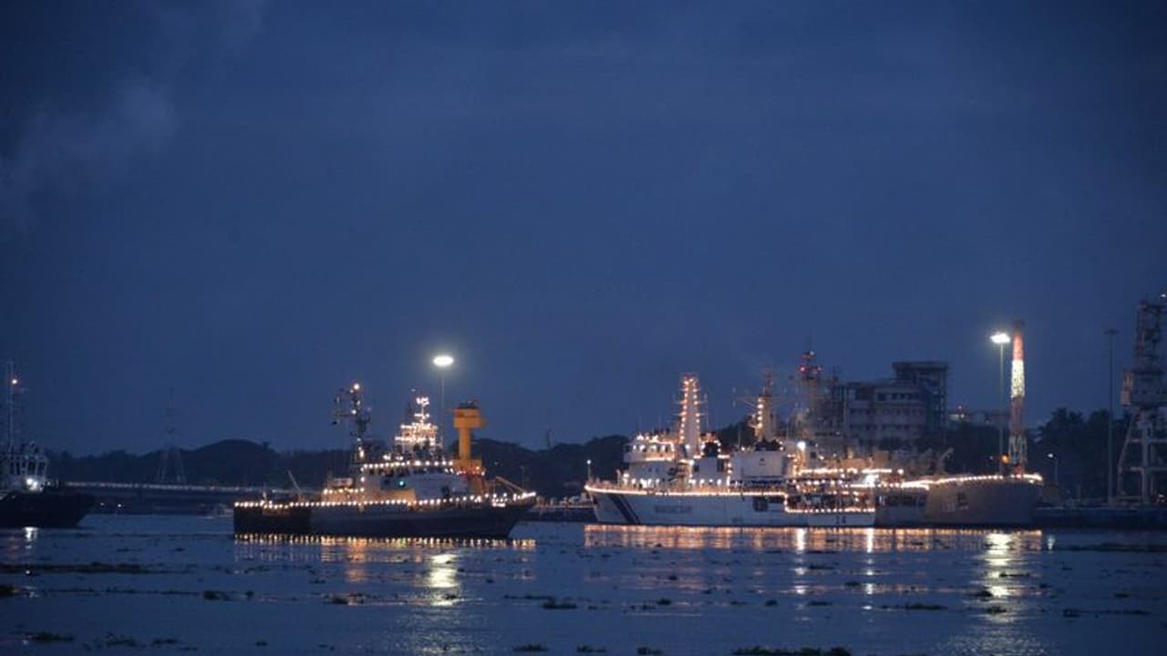 ಪಾರ್ಟಿ ಮಾಡುವ ವೇಳೆ ಸಮುದ್ರಕ್ಕೆ ಬಿದ್ದ... 2 ಗಂಟೆ ಈಜಿ ಪ್ರಾಣ ಉಳಿಸಿಕೊಂಡ!