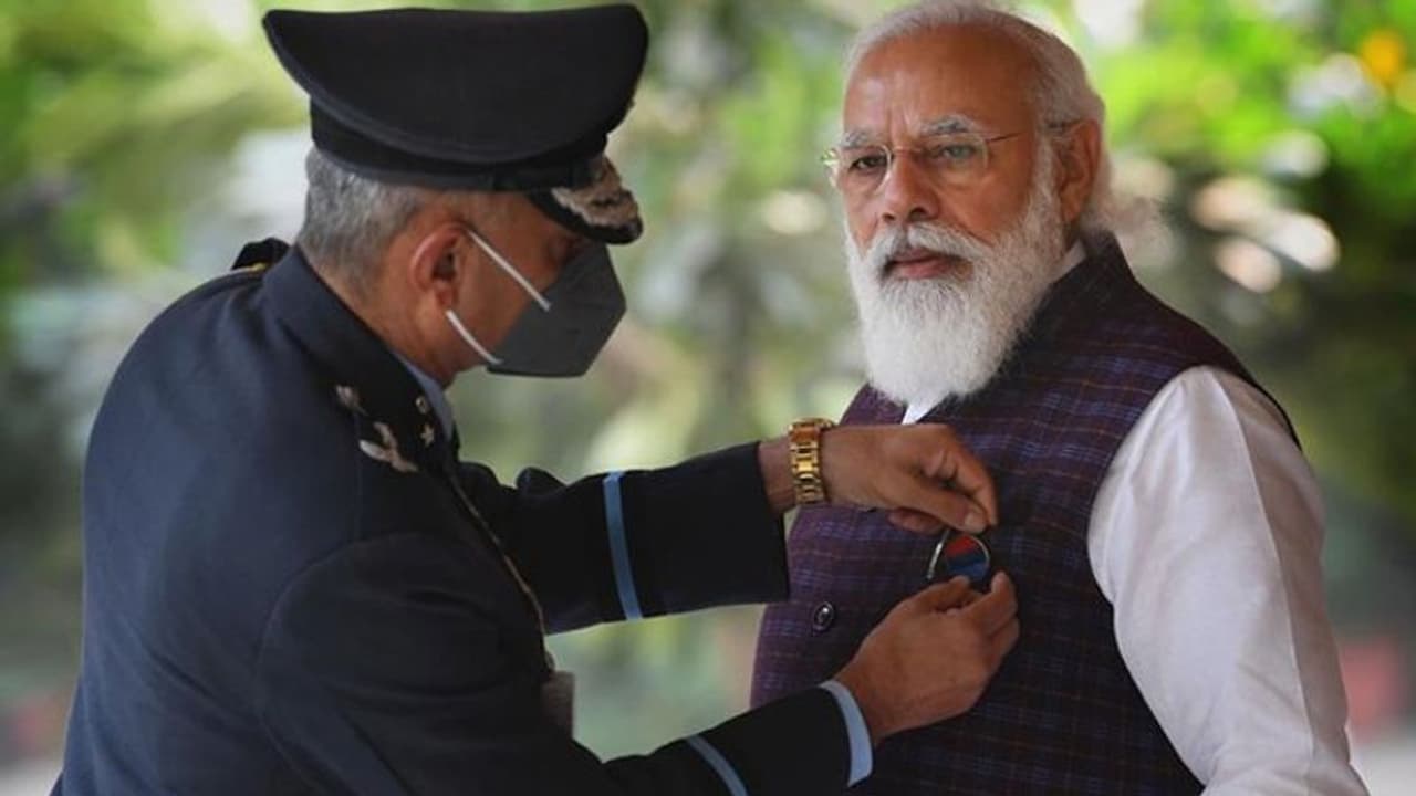 सशस्त्र सेना झंडा दिवस: पीएम मोदी ने कहा, देश को जवानों की वीरता और निस्वार्थ बलिदान पर गर्व सशस्त्र सेना झंडा दिवस: पीएम मोदी ने कहा, देश को जवानों की वीरता और निस्वार्थ बलिदान पर गर्व