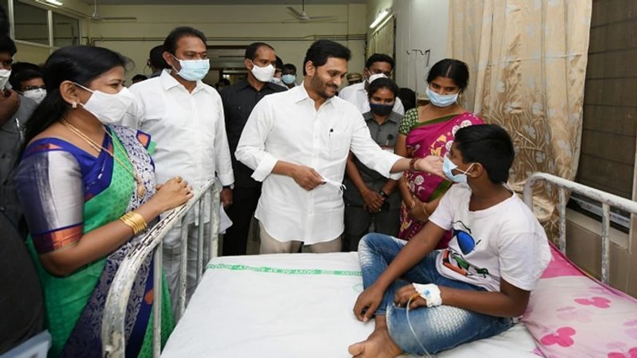 ఏలూరులో అంతుచిక్కని వ్యాధి : అంతా మామూలుగానే ఉంది కానీ.. కలెక్టర్ నివేదిక.. ఏలూరులో అంతుచిక్కని వ్యాధి : అంతా మామూలుగానే ఉంది కానీ.. కలెక్టర్ నివేదిక..