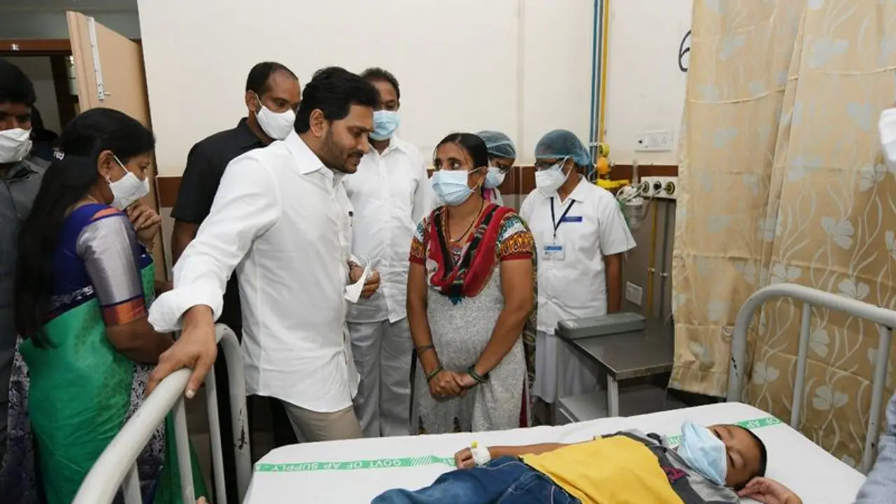 ఏలూరులో వింత వ్యాధి : వెలుగులోకి షాకింగ్ విషయాలు.. ! ఏలూరులో వింత వ్యాధి : వెలుగులోకి షాకింగ్ విషయాలు.. !