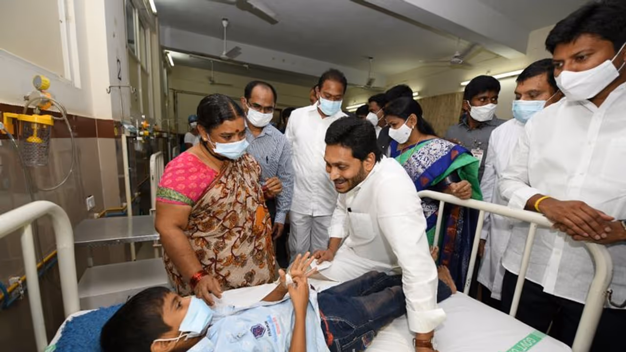 Over 300 fall ill to ‘mysterious disease’ in Andhra Pradesh's Eluru, Central team to probe Over 300 fall ill to ‘mysterious disease’ in Andhra Pradesh's Eluru, Central team to probe