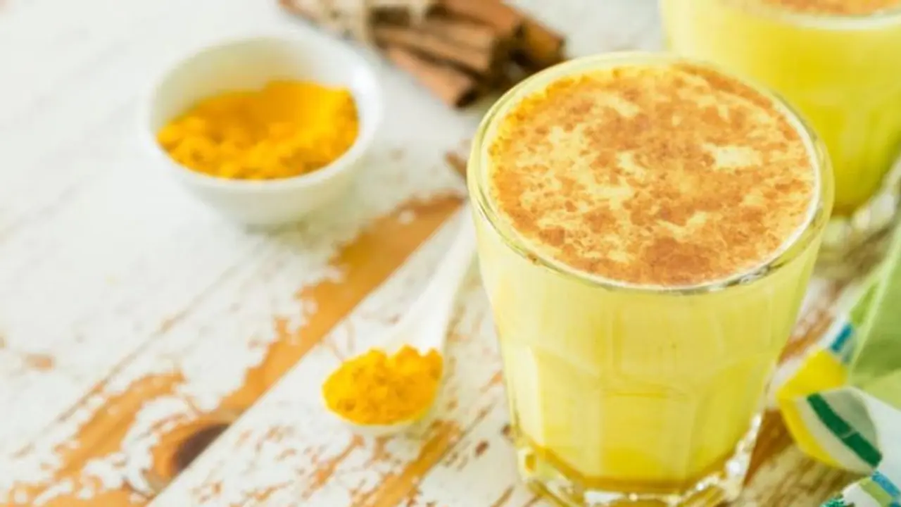 പാലില്‍ മഞ്ഞള്‍ ചേര്‍ത്ത് കഴിക്കുന്നത് എന്തിന്? അറിയാം ചില 'ഹെല്‍ത്ത് ടിപ്സ്'