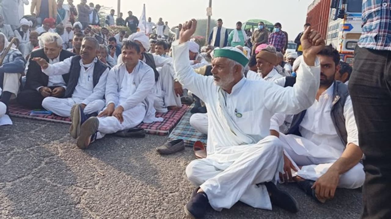 भारत बंद: सरकार ने राज्यों से कहा कड़ी सुरक्षा और शांति सुनिश्चित की जाए, कोविड 19 को नियमों का भी पालन कराएं भारत बंद: सरकार ने राज्यों से कहा कड़ी सुरक्षा और शांति सुनिश्चित की जाए, कोविड 19 को नियमों का भी पालन कराएं