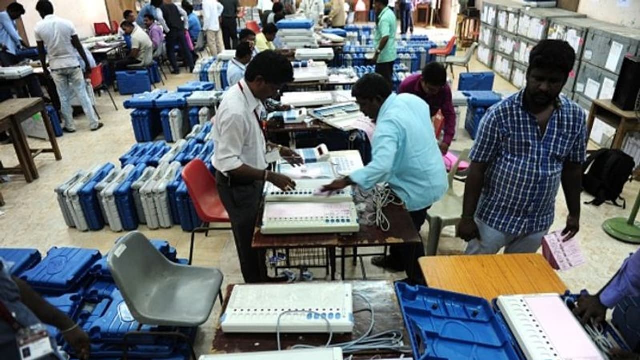 പുതിയ നിർദേശവുമായി സുപ്രീംകോടതി; 'തെരഞ്ഞെടുപ്പിന് ശേഷം വോട്ടിങ് മെഷീനുകളിലെ വിവരങ്ങൾ ഡിലീറ്റാക്കരുത്' പുതിയ നിർദേശവുമായി സുപ്രീംകോടതി; 'തെരഞ്ഞെടുപ്പിന് ശേഷം വോട്ടിങ് മെഷീനുകളിലെ വിവരങ്ങൾ ഡിലീറ്റാക്കരുത്'