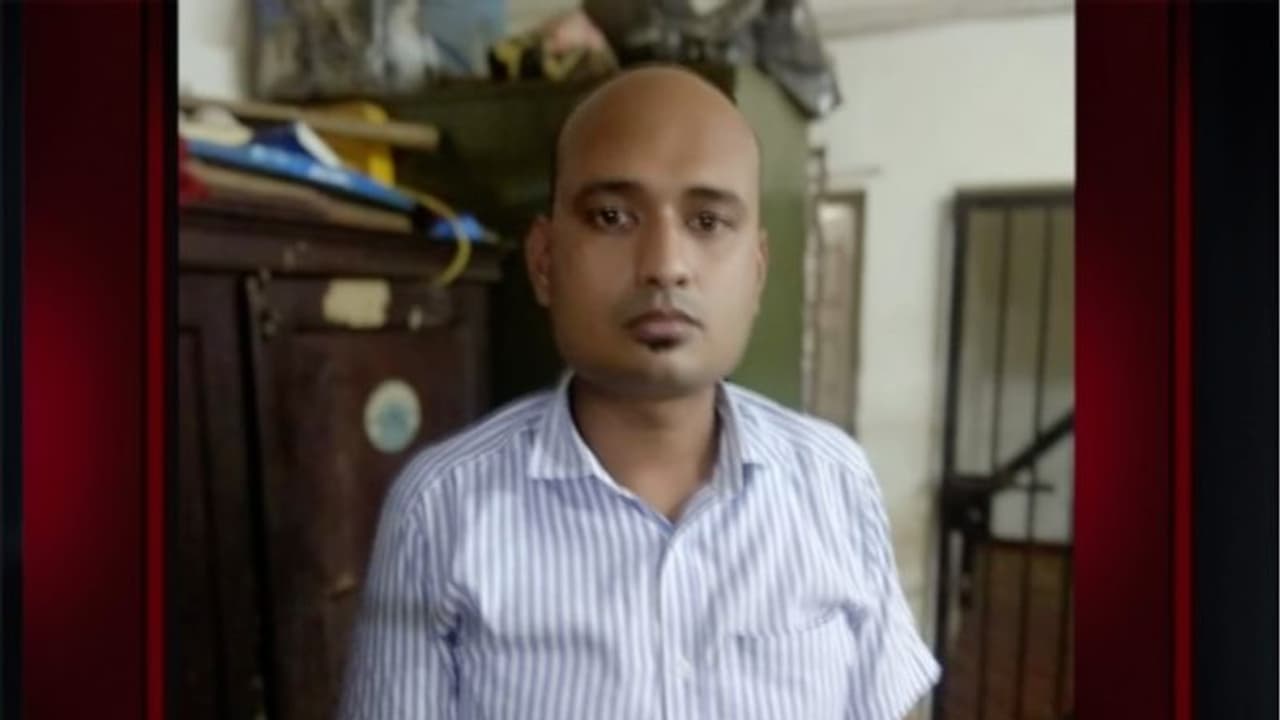 സ്ത്രീകൾ വസ്ത്രം മാറുന്നത് പകർത്തി; കോട്ടയം ശീമാട്ടിയിലെ ജീവനക്കാരൻ അറസ്റ്റില് സ്ത്രീകൾ വസ്ത്രം മാറുന്നത് പകർത്തി; കോട്ടയം ശീമാട്ടിയിലെ ജീവനക്കാരൻ അറസ്റ്റില്