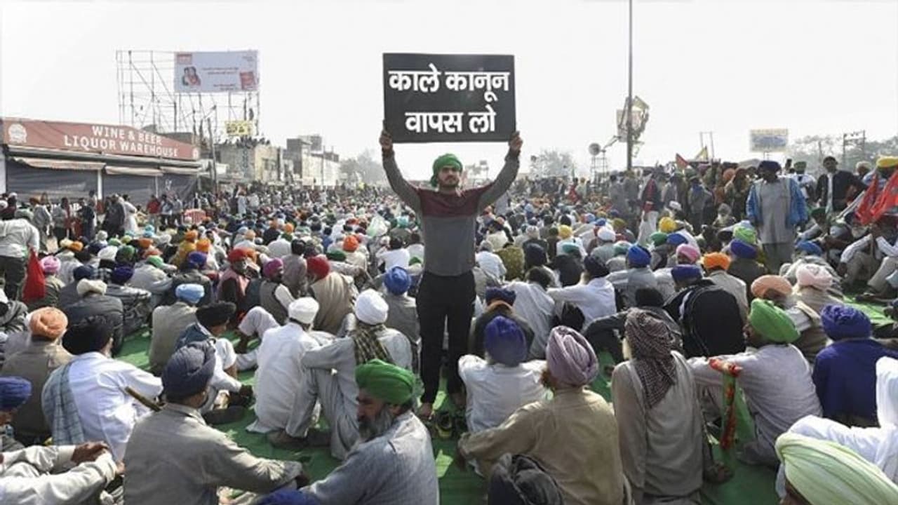 কৃষকদের বনধে অশান্তি রুখতে ১৪৪ ধারা জারি,পাল্টা শান্তিপূর্ণ বনধের আশ্বাস বিক্ষোভকারীদের কৃষকদের বনধে অশান্তি রুখতে ১৪৪ ধারা জারি,পাল্টা শান্তিপূর্ণ বনধের আশ্বাস বিক্ষোভকারীদের
