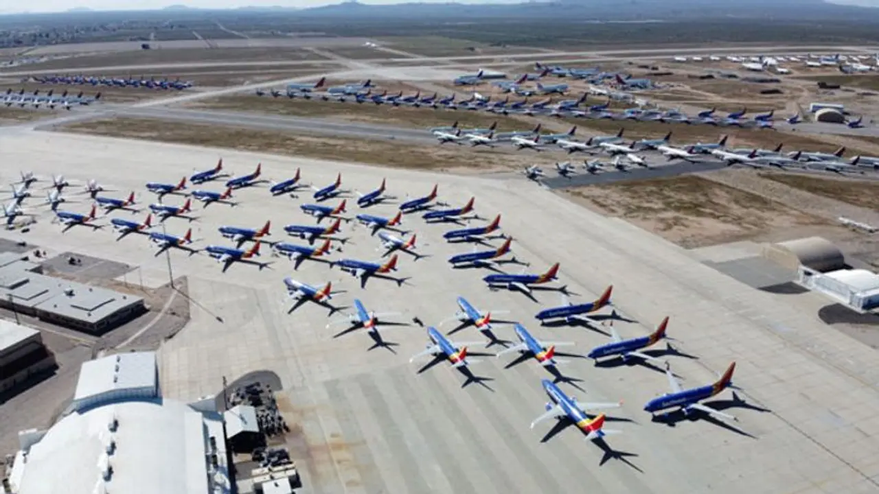 Omicron effect.. 5,700 విమానాల సర్వీసుల రద్దు Omicron effect.. 5,700 విమానాల సర్వీసుల రద్దు