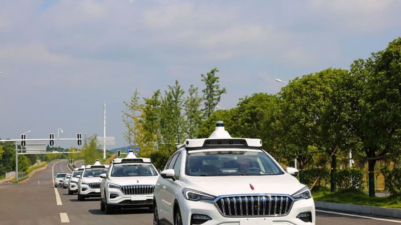 ഡ്രൈവറില്ലാ ടാക്സികള് ചൈനീസ് നിരത്തുകളിലേക്ക് ഡ്രൈവറില്ലാ ടാക്സികള് ചൈനീസ് നിരത്തുകളിലേക്ക്