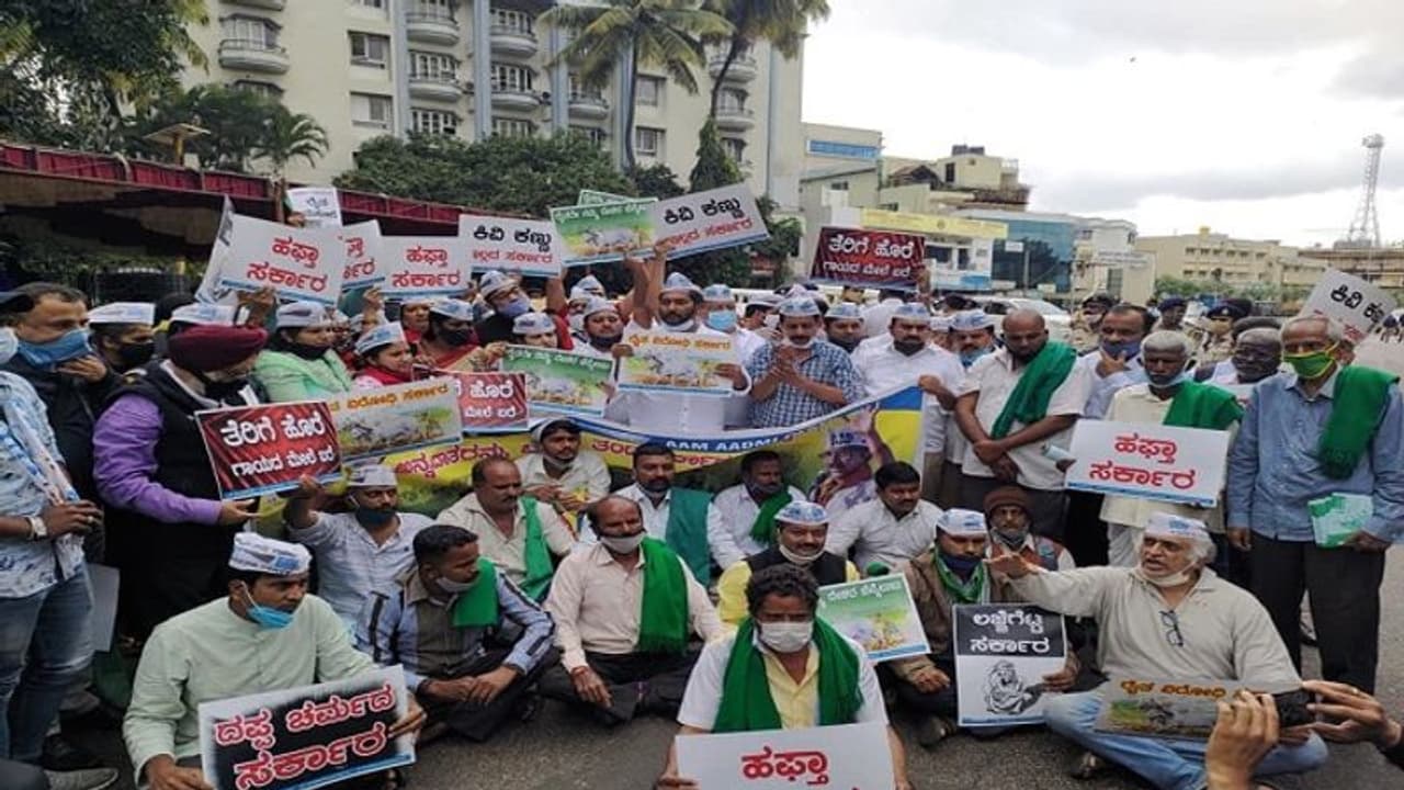 'ಕೇಂದ್ರ, ರಾಜ್ಯ ಬಿಜೆಪಿ ಸರ್ಕಾರದಿಂದ ದೇಶದ ಅತಿದೊಡ್ಡ ಭೂ ಕಬಳಿಕೆ ಹಗರಣಕ್ಕೆ ಮುನ್ನಡಿ' 'ಕೇಂದ್ರ, ರಾಜ್ಯ ಬಿಜೆಪಿ ಸರ್ಕಾರದಿಂದ ದೇಶದ ಅತಿದೊಡ್ಡ ಭೂ ಕಬಳಿಕೆ ಹಗರಣಕ್ಕೆ ಮುನ್ನಡಿ'