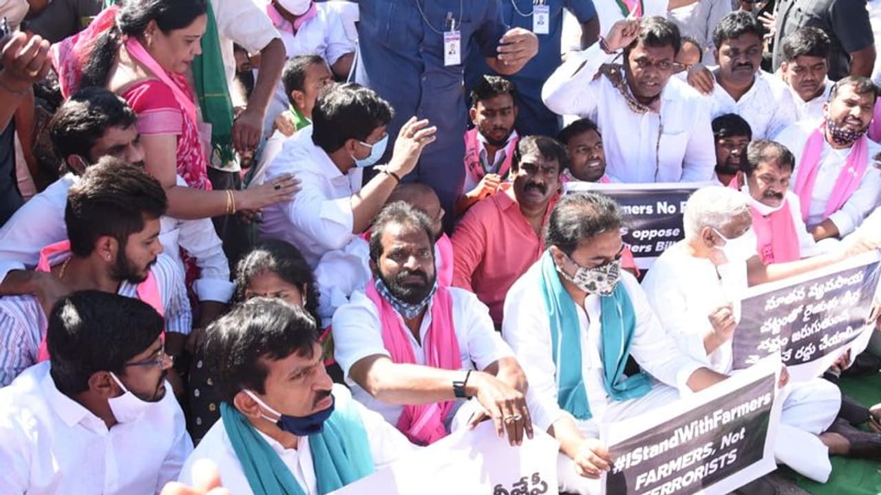 తలుపులు మూసి వ్యవసాయ చట్టాలను ఆమోదించుకొన్నారు: బీజేపీపై కేటీఆర్