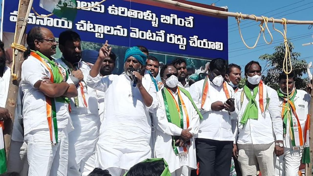 నూతన వ్యవసాయ చట్టాలకు వ్యతిరేకంగా అసెంబ్లీలో తీర్మానం చేయాలి: కేసీఆర్ కు భట్టి డిమాండ్ నూతన వ్యవసాయ చట్టాలకు వ్యతిరేకంగా అసెంబ్లీలో తీర్మానం చేయాలి: కేసీఆర్ కు భట్టి డిమాండ్