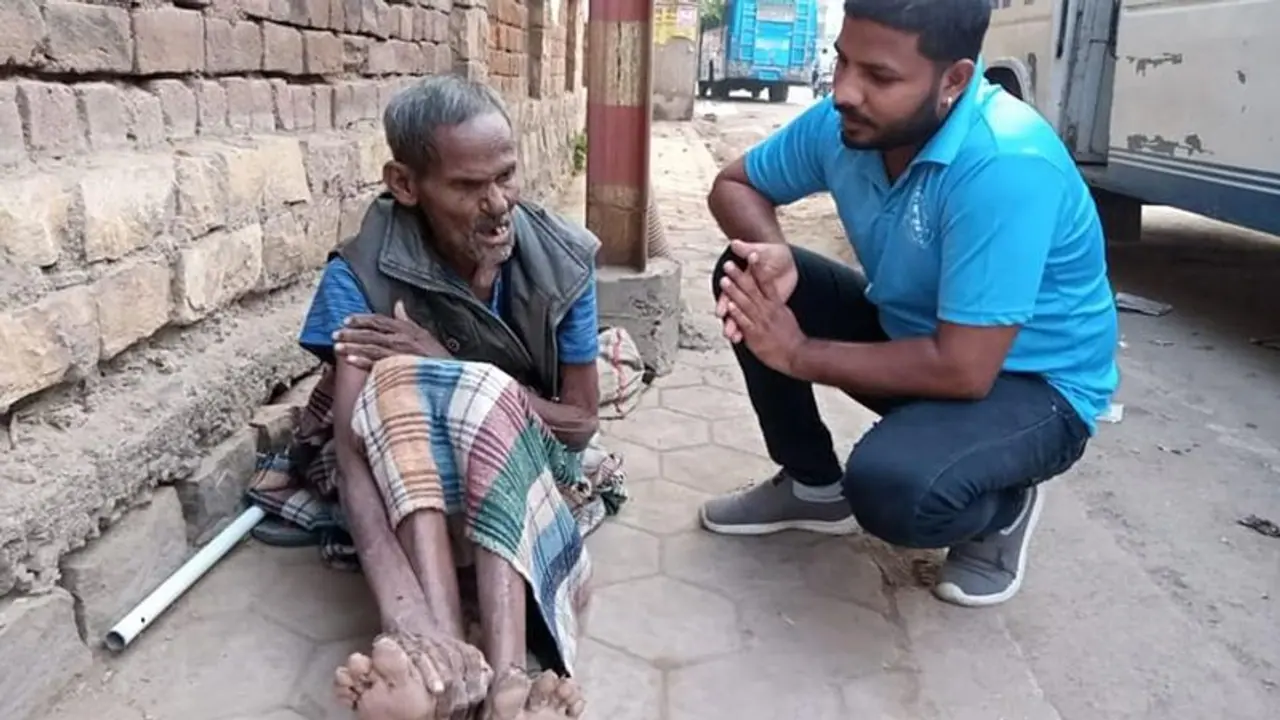 গোয়ালিয়রের রাস্তায় ভিক্ষা করছেন কানপুর আইআইটির ইঞ্জিনিয়ার, মুখে ছুটছে ইংরাজির বন্যা গোয়ালিয়রের রাস্তায় ভিক্ষা করছেন কানপুর আইআইটির ইঞ্জিনিয়ার, মুখে ছুটছে ইংরাজির বন্যা