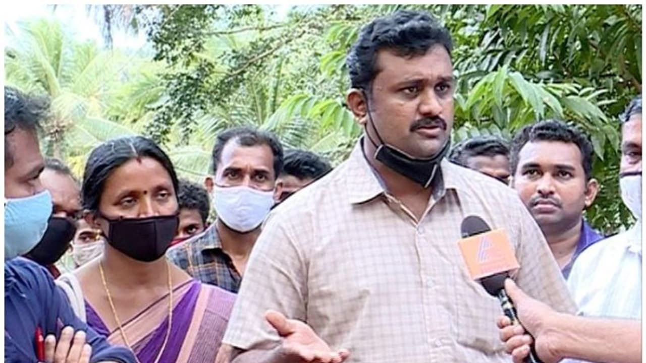 മണ്ണാർക്കാട് നഗരസഭയിൽ സിപിഎം സിപിഐ പോര്; ആറിടത്ത് നേർക്ക് നേർ പോരാട്ടം മണ്ണാർക്കാട് നഗരസഭയിൽ സിപിഎം സിപിഐ പോര്; ആറിടത്ത് നേർക്ക് നേർ പോരാട്ടം