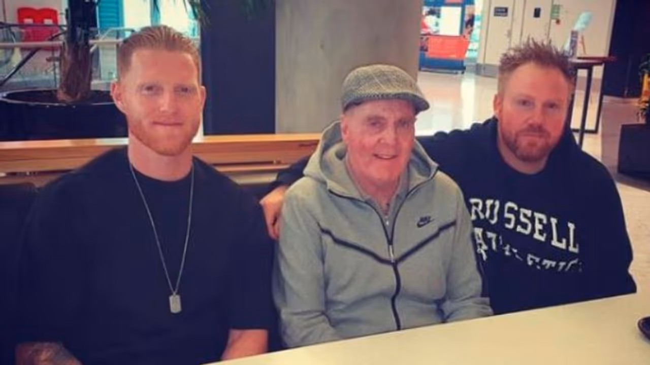 ఇంగ్లాండ్ ఆల్రౌండర్ బెన్ స్టోక్స్ తండ్రి మృతి... నాన్న కోసం ఐపీఎల్కి ఆలస్యంగా... ఇంగ్లాండ్ ఆల్రౌండర్ బెన్ స్టోక్స్ తండ్రి మృతి... నాన్న కోసం ఐపీఎల్కి ఆలస్యంగా...