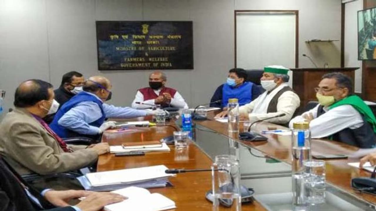 প্রবল চাপে কেন্দ্র, তড়িঘড়ি শাহের বৈঠকেও কৃষকেরা অনড়, কোন পথে কৃষক আন্দোলন প্রবল চাপে কেন্দ্র, তড়িঘড়ি শাহের বৈঠকেও কৃষকেরা অনড়, কোন পথে কৃষক আন্দোলন