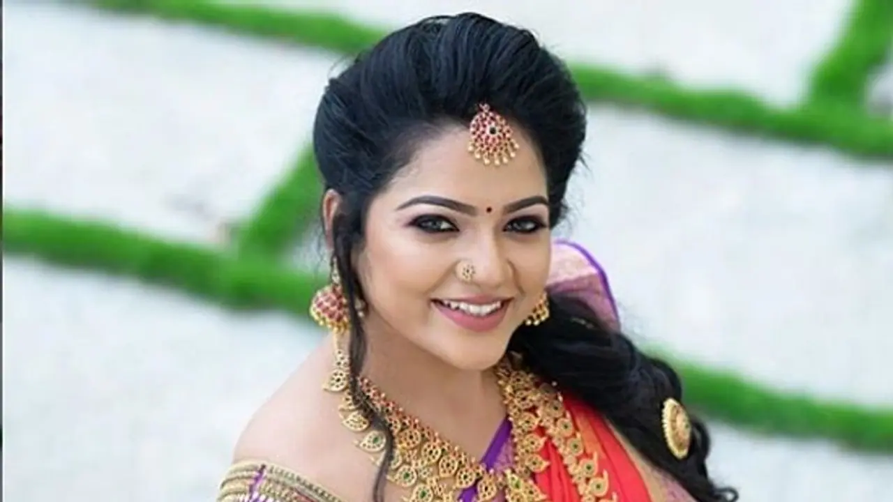 Tamil TV actor VJ Chithra found dead in five star hotel Tamil TV actor VJ Chithra found dead in five star hotel