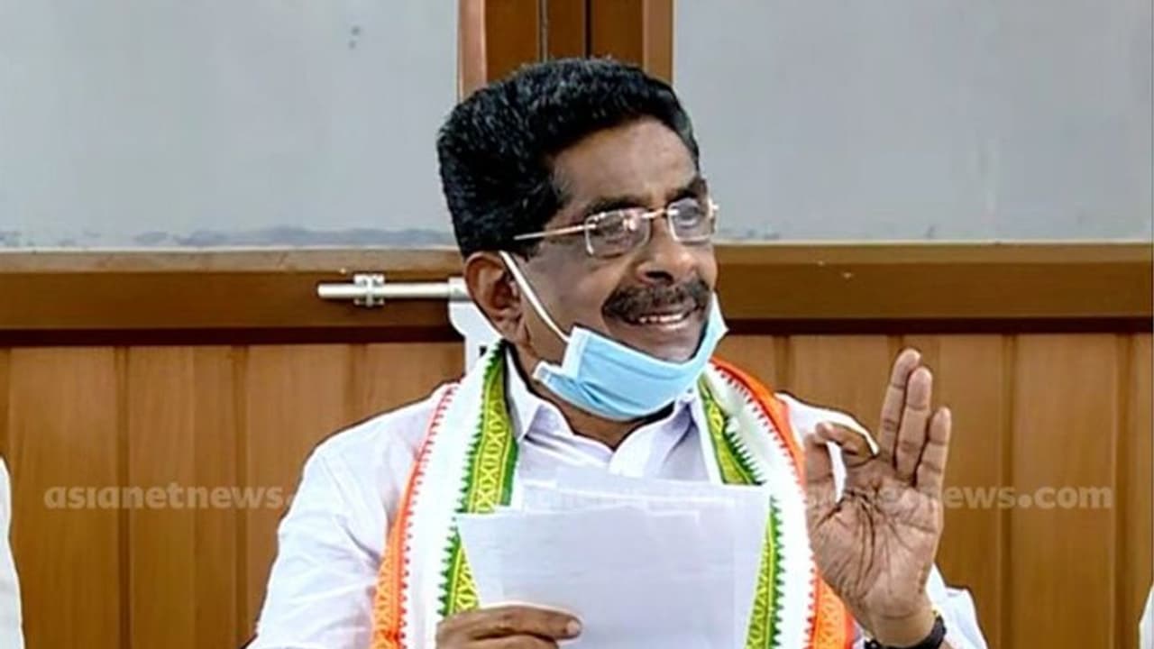 മത്സര സാധ്യത തള്ളാതെ മുല്ലപ്പള്ളി; കെ മുരളീധരന് മറുപടി ഇല്ല മത്സര സാധ്യത തള്ളാതെ മുല്ലപ്പള്ളി; കെ മുരളീധരന് മറുപടി ഇല്ല