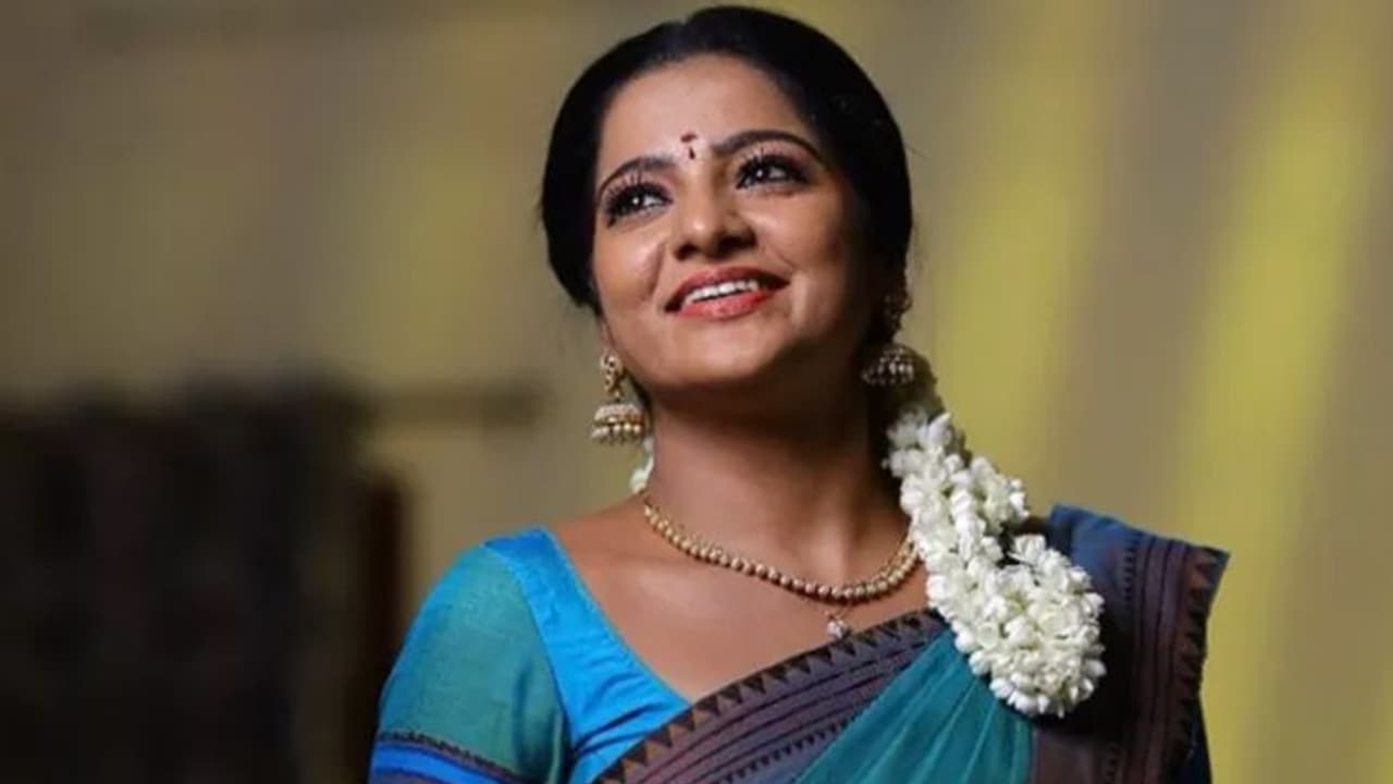 என் மகளை அடித்தே சாவடிச்சிட்டான்...! செய்தியாளர்கள் முன் கதறி அழுத தாய்..! என் மகளை அடித்தே சாவடிச்சிட்டான்...! செய்தியாளர்கள் முன் கதறி அழுத தாய்..!