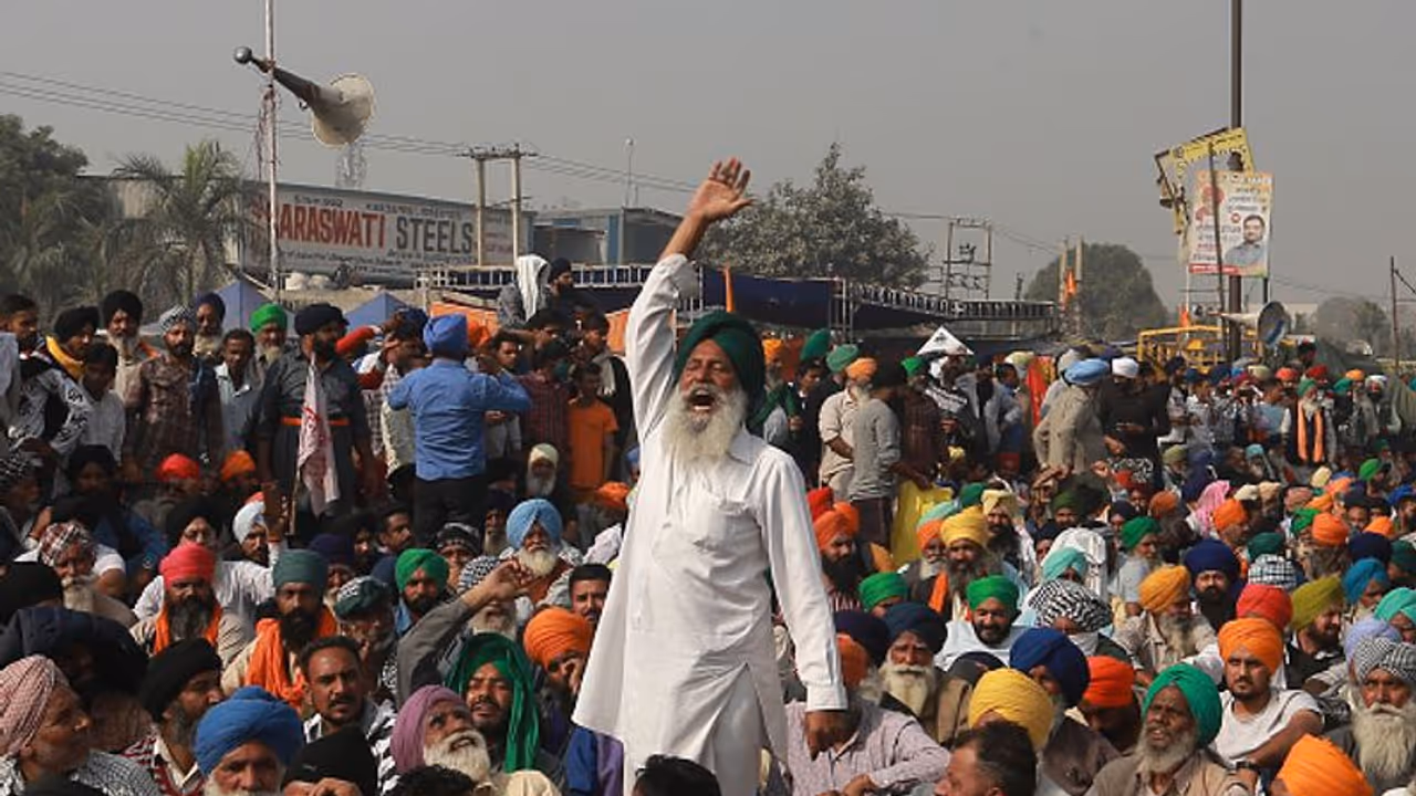 পরবর্তী সূচি ঘোষণা কৃষকদের, আড়াই ঘণ্টা কৃষি মন্ত্রীর সঙ্গে রুদ্ধদ্বার বৈঠক অমিত শাহর পরবর্তী সূচি ঘোষণা কৃষকদের, আড়াই ঘণ্টা কৃষি মন্ত্রীর সঙ্গে রুদ্ধদ্বার বৈঠক অমিত শাহর