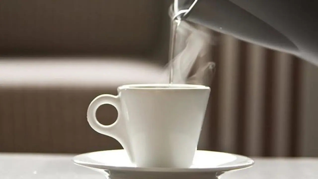 Hot water: கொலஸ்ட்ராலை குறைக்க வெந்நீரை எப்படி பயன்படுத்த வேண்டும்?