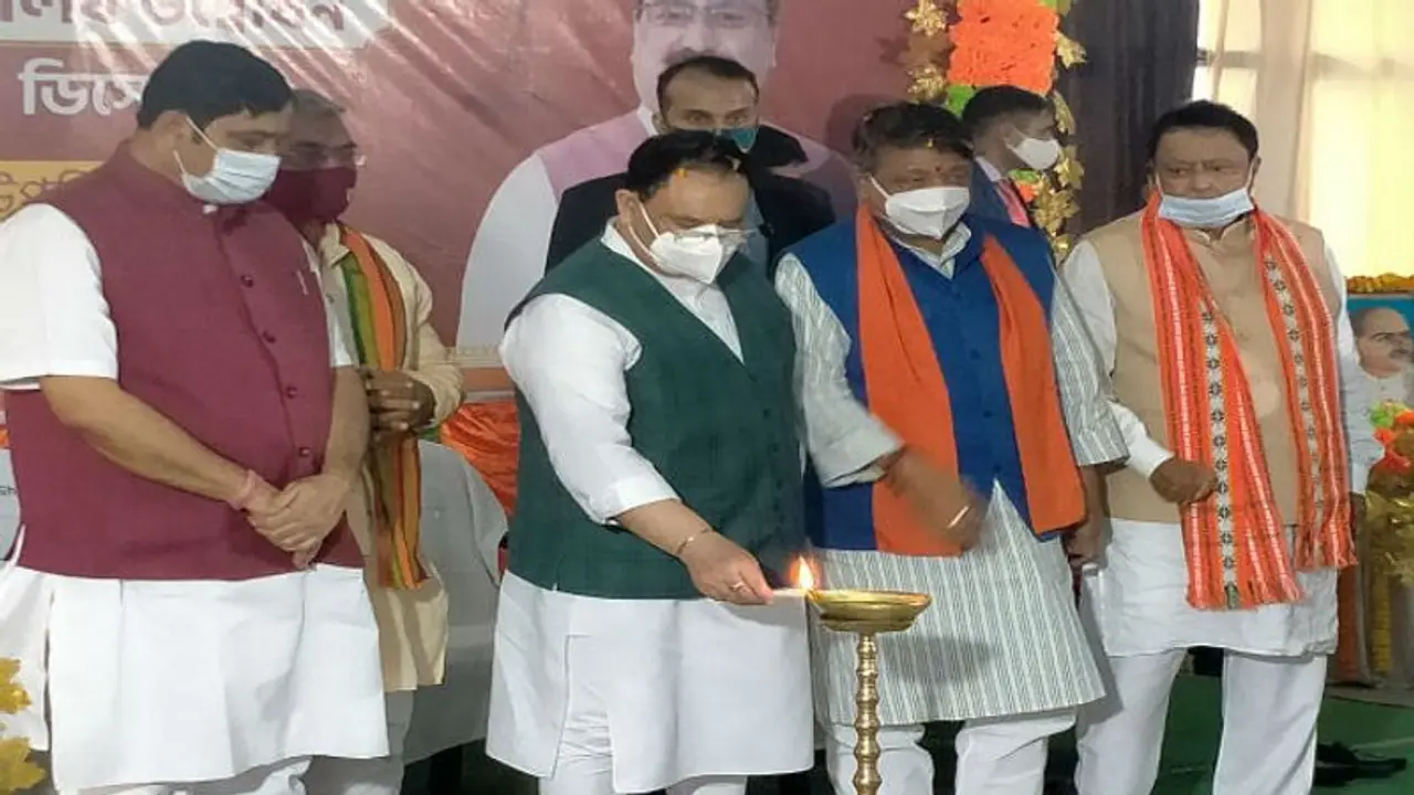 কলকাতায় পা দিয়েই সরকারকে উৎখাতের ডাক, মমতাকে নিশানা করে কী বললেন নাড্ডা