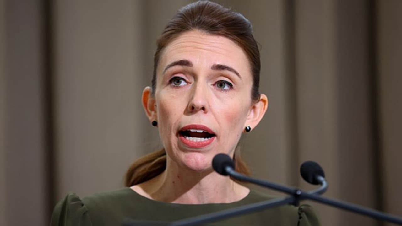 Jacinda Resigns: நியூசிலாந்து பிரதமர் ஜெசிந்தா அர்டெர்ன் ராஜினமா செய்வதாக திடீர் அறிவிப்பு:பின்னணி என்ன?