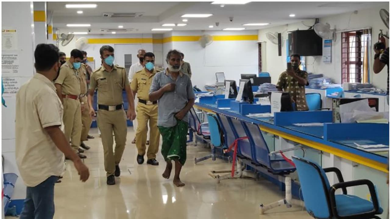 തുണിക്കടയെന്ന് കരുതി കയറിയത് ബാങ്കിൽ, സിസിടിവി കുടുക്കി; വീണ്ടും മോഷണം, ഒടുവില്‍ പിടിയില്‍