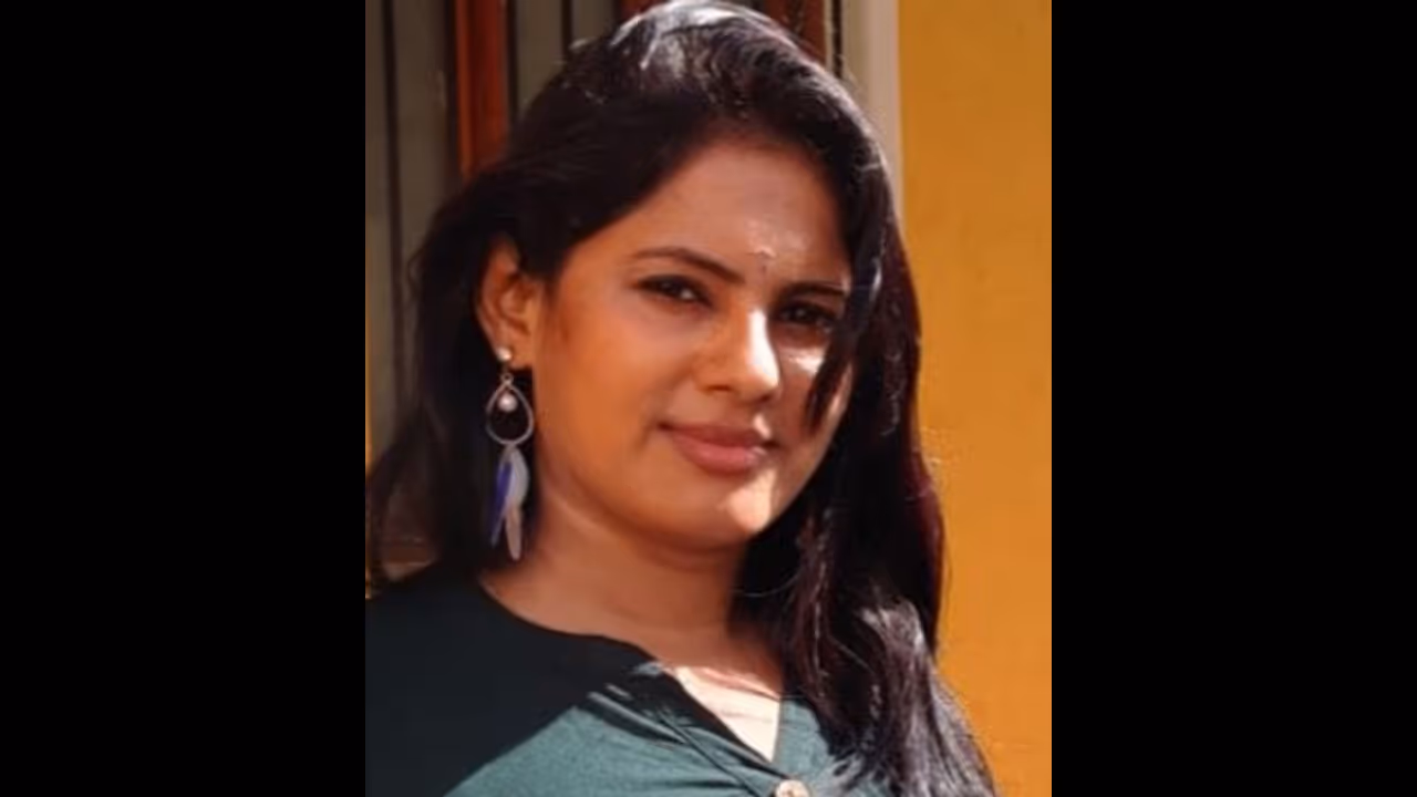 ஆண்கள் பணம் கொடுத்தால் பெண்களும் என்ஜாய் பண்றாங்க... என்னை அட்ஜஸ்மென்ட்க்கு கூப்பிடல: ரேகா நாயர் ஆண்கள் பணம் கொடுத்தால் பெண்களும் என்ஜாய் பண்றாங்க... என்னை அட்ஜஸ்மென்ட்க்கு கூப்பிடல: ரேகா நாயர்