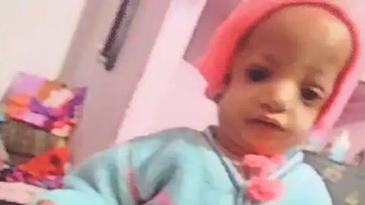 पत्थर दिल ताऊ ने फूल से बेटी को दी दर्दनाक मौत, मासूम पापा पापा चीखती रही..नहीं पसीजा हैवान का दिल पत्थर दिल ताऊ ने फूल से बेटी को दी दर्दनाक मौत, मासूम पापा पापा चीखती रही..नहीं पसीजा हैवान का दिल