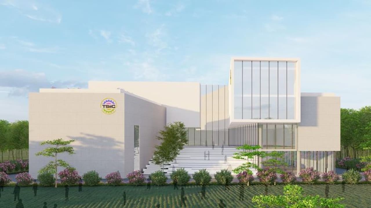 సిద్దిపేట డైనమిక్ ప్రాంతం,త్వరలో ఎయిర్ పోర్టు: కేసీఆర్ సిద్దిపేట డైనమిక్ ప్రాంతం,త్వరలో ఎయిర్ పోర్టు: కేసీఆర్