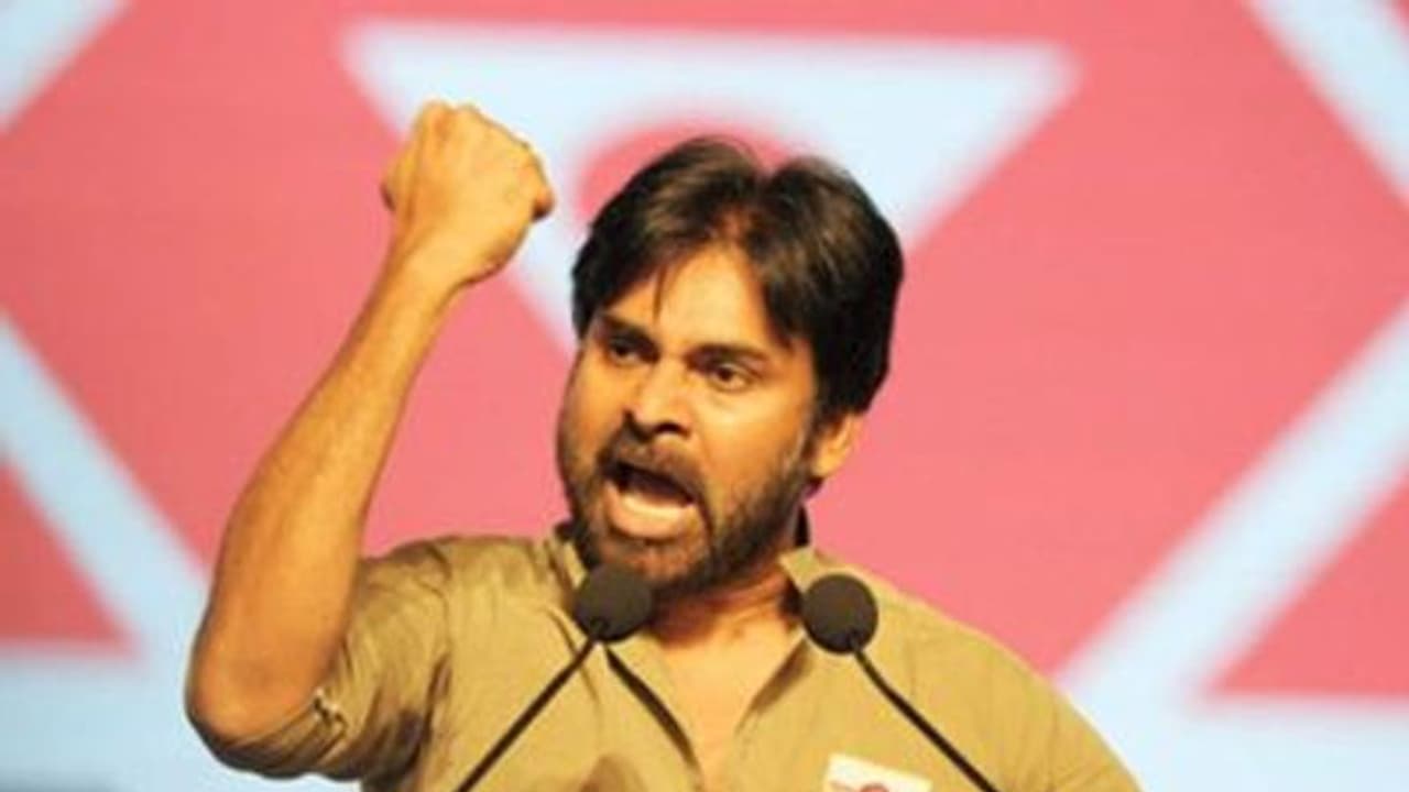 రేపు విజయవాడకు పవన్ కళ్యాణ్ రేపు విజయవాడకు పవన్ కళ్యాణ్