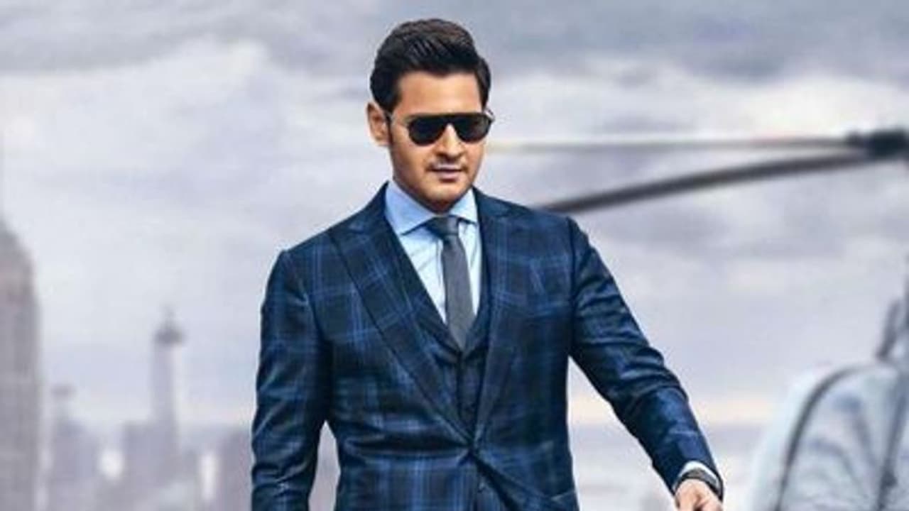 సర్కారు వారి పాట యట్ దుబాయ్... ఫ్లైట్ ఎక్కిన మహేష్! సర్కారు వారి పాట యట్ దుబాయ్... ఫ్లైట్ ఎక్కిన మహేష్!