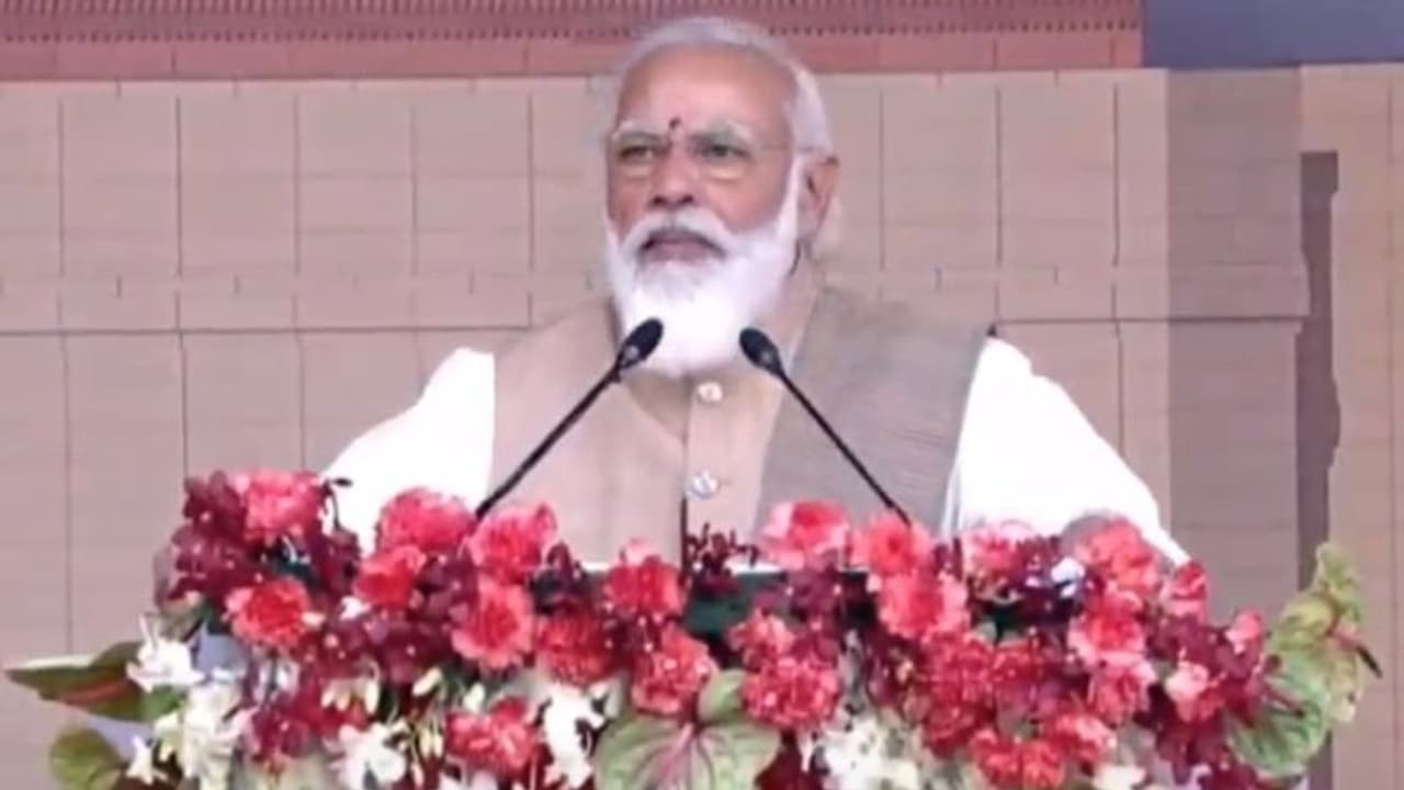 PM मोदी बोले पुरानी संसद ने स्वतंत्रता के बाद देश को दिशा दी, नई इमारत आत्मनिर्भर भारत की साक्षी बनेगी PM मोदी बोले पुरानी संसद ने स्वतंत्रता के बाद देश को दिशा दी, नई इमारत आत्मनिर्भर भारत की साक्षी बनेगी