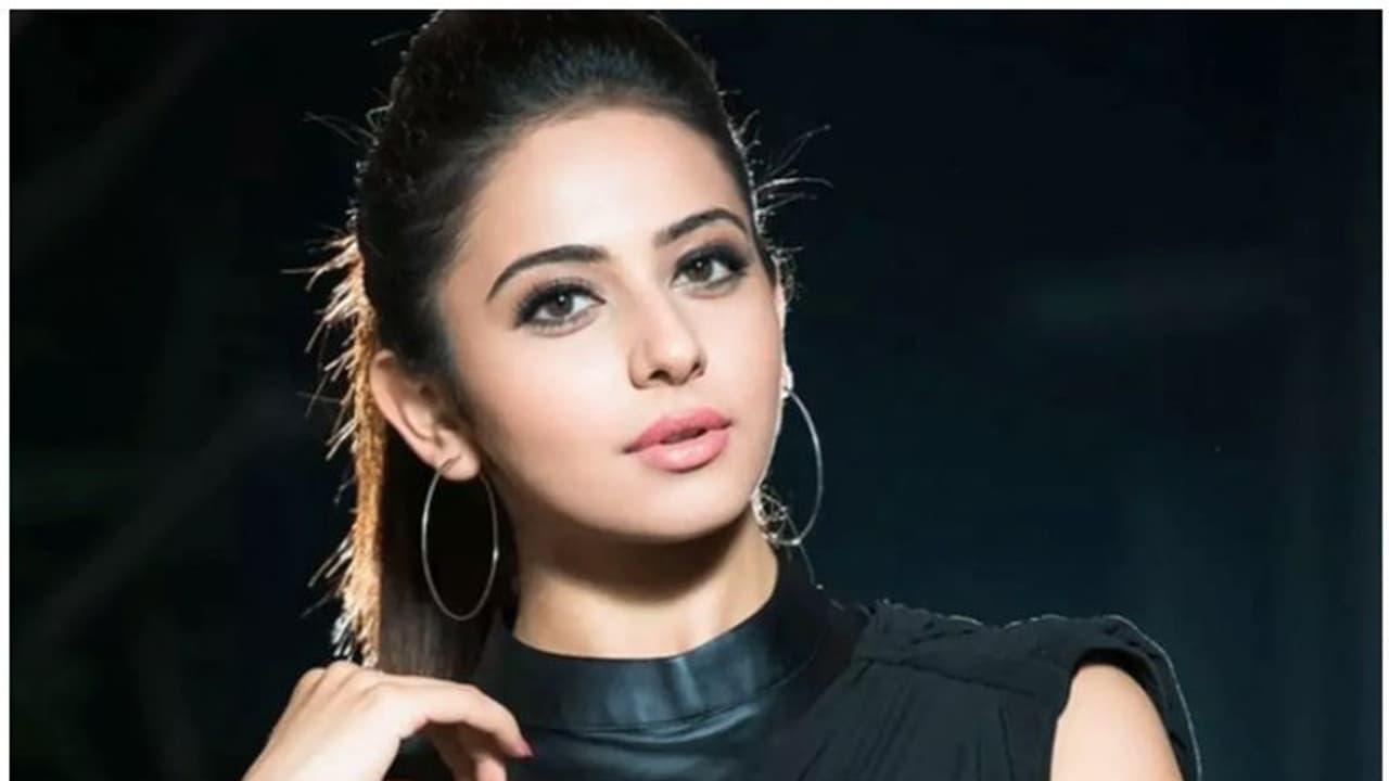 പ്രണയ വിവാഹമായിരിക്കില്ല, ലിവിംഗ് റിലേഷൻ ബന്ധത്തിലാണെന്ന വാര്ത്ത തള്ളി രാകുല് പ്രീത് സിംഗ് പ്രണയ വിവാഹമായിരിക്കില്ല, ലിവിംഗ് റിലേഷൻ ബന്ധത്തിലാണെന്ന വാര്ത്ത തള്ളി രാകുല് പ്രീത് സിംഗ്