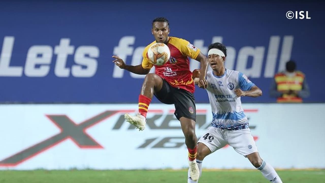 <p>In what turned out to be an unexpected dramatic fixture, Bengal giants East Bengal settled for a goalless draw to Jamshedpur FC during the 2020 21 Indian Super League (ISL) clash at the Tilak Maidan in Goa on Thursday. The tie witnessed twin red cards to the teams each.</p>
<p>In what turned out to be an unexpected dramatic fixture, Bengal giants East Bengal settled for a goalless draw to Jamshedpur FC during the 2020 21 Indian Super League (ISL) clash at the Tilak Maidan in Goa on Thursday. The tie witnessed twin red cards to the teams each.</p>