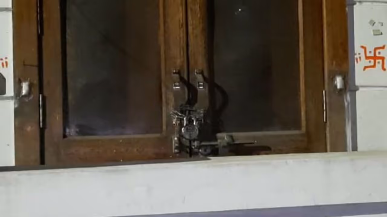 সল্টলেকে বন্ধ ঘর থেকে পচাগলা দেহ উদ্ধার, মৃত্যুর তদন্তে বিধাননগর গোয়েন্দা শাখা