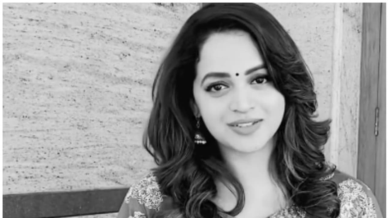 'ഇത്തരക്കാരുടെ മെന്റാലിറ്റി എന്താണ് എന്നറിയില്ല, പക്ഷേ ഇത് ശരിയല്ല', പ്രതികരണവുമായി ഭാവന 'ഇത്തരക്കാരുടെ മെന്റാലിറ്റി എന്താണ് എന്നറിയില്ല, പക്ഷേ ഇത് ശരിയല്ല', പ്രതികരണവുമായി ഭാവന