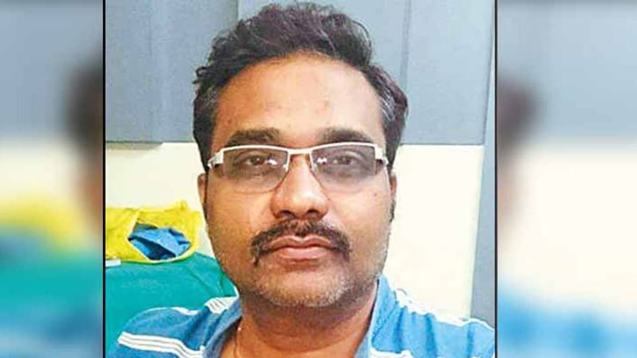 சென்னையில் அதிர்ச்சி சம்பவம்... பூட்டிய வீட்டுக்குள் விஷ ஊசி போட்டு ராயப்பேட்டை அரசு டாக்டர் தற்கொலை..! சென்னையில் அதிர்ச்சி சம்பவம்... பூட்டிய வீட்டுக்குள் விஷ ஊசி போட்டு ராயப்பேட்டை அரசு டாக்டர் தற்கொலை..!